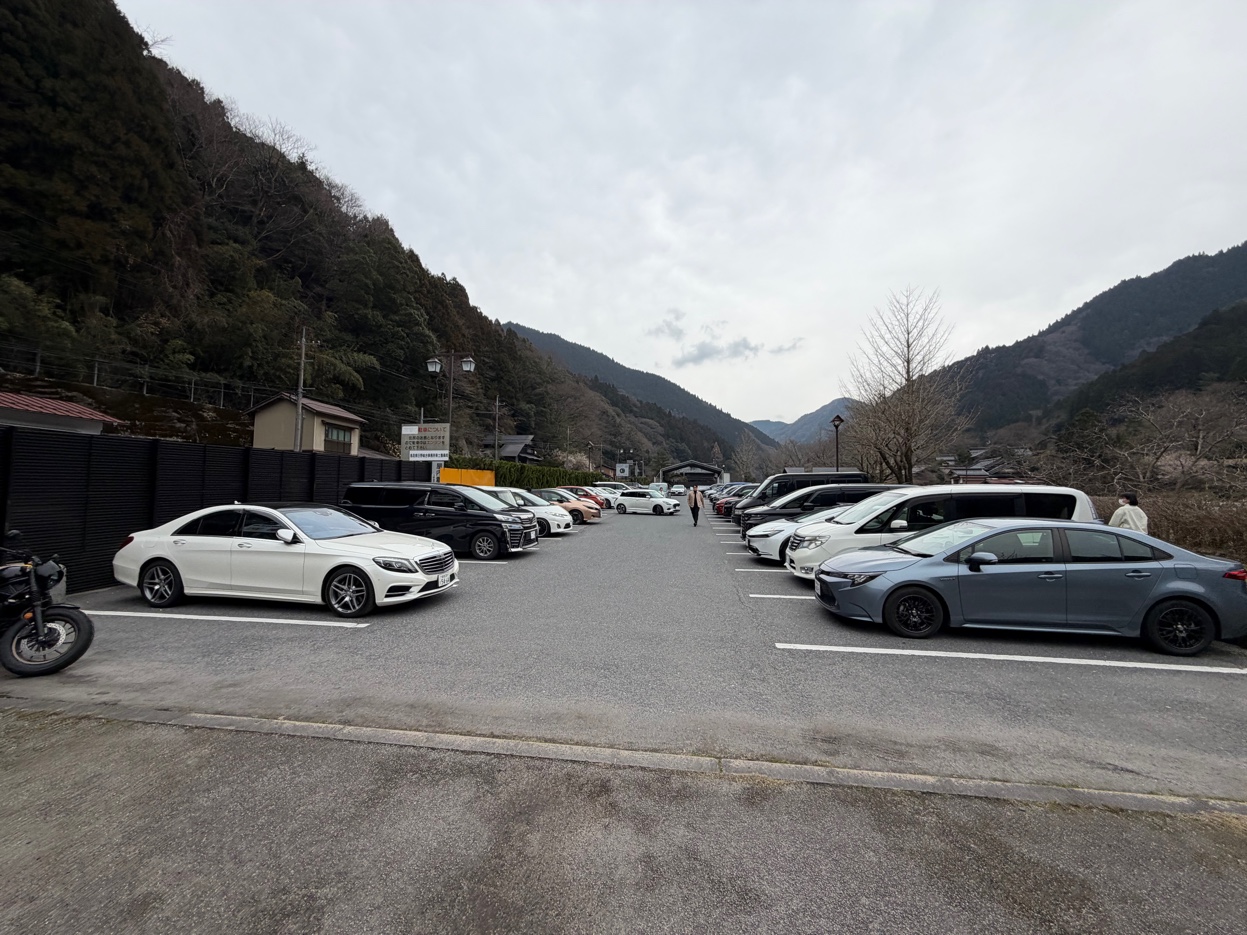 金持神社の駐車場