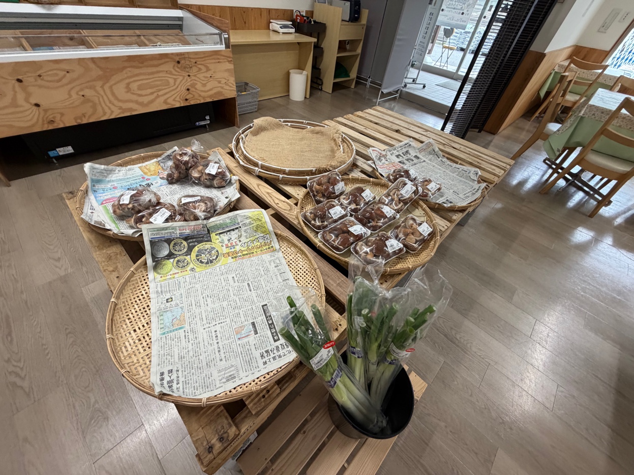金持テラスひのの地元野菜直売コーナー