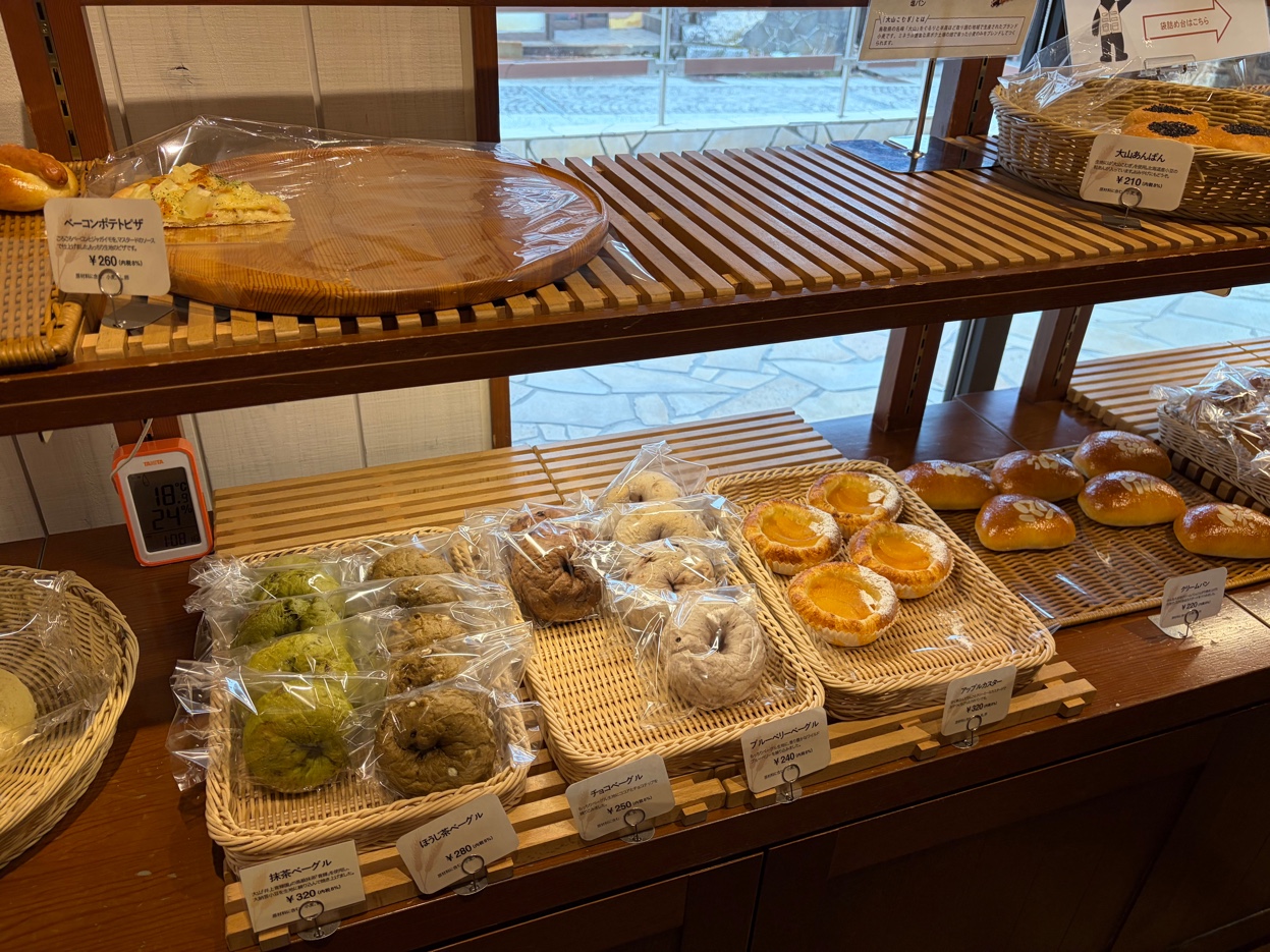 ベーカリーカフェSANDOのベーグルとあんぱん