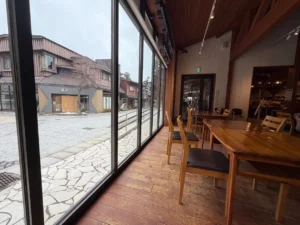 ベーカリーカフェSANDOの窓際席からの眺め