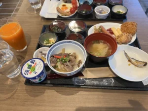ドーミーイン神戸元町 朝食のはりま牛丼とぼっかけ
