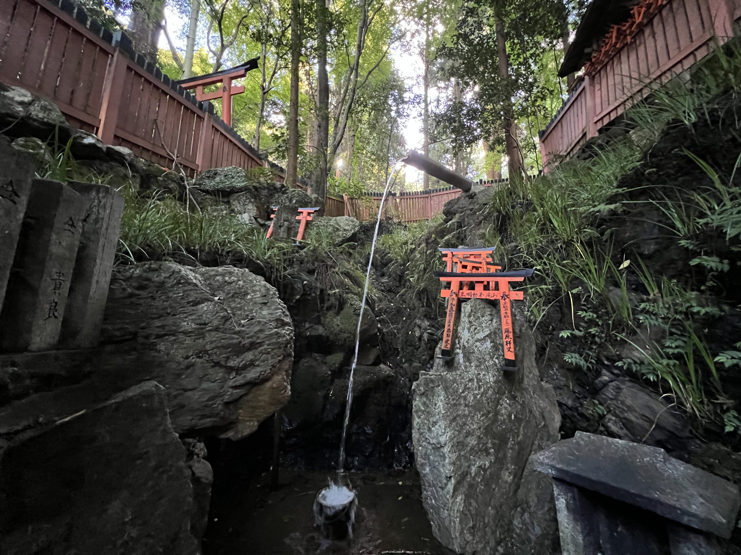 伏見稲荷大社・御劔社の小鳥居