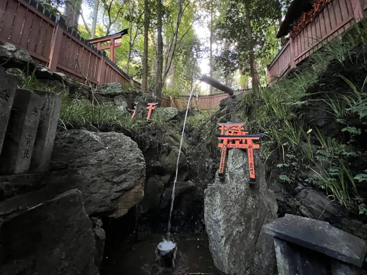 伏見稲荷大社・御劔社の小鳥居