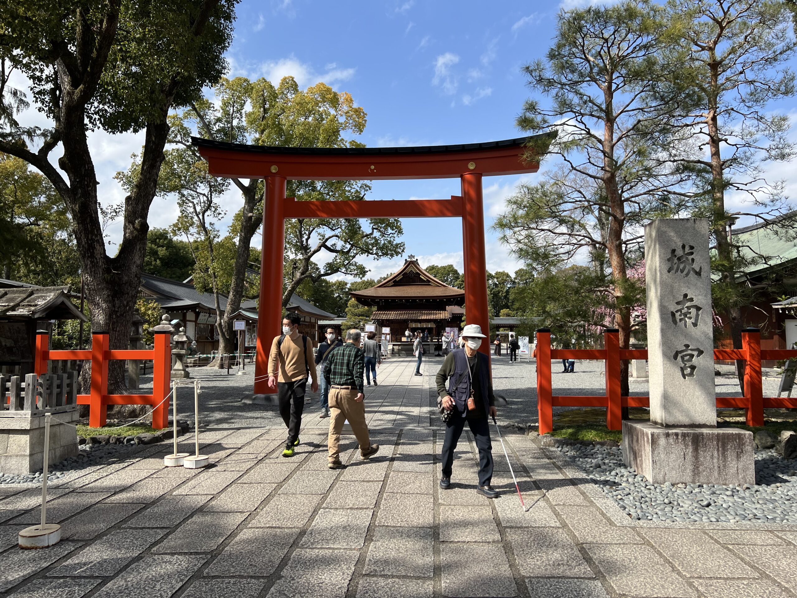 城南宮の外観・鳥居
