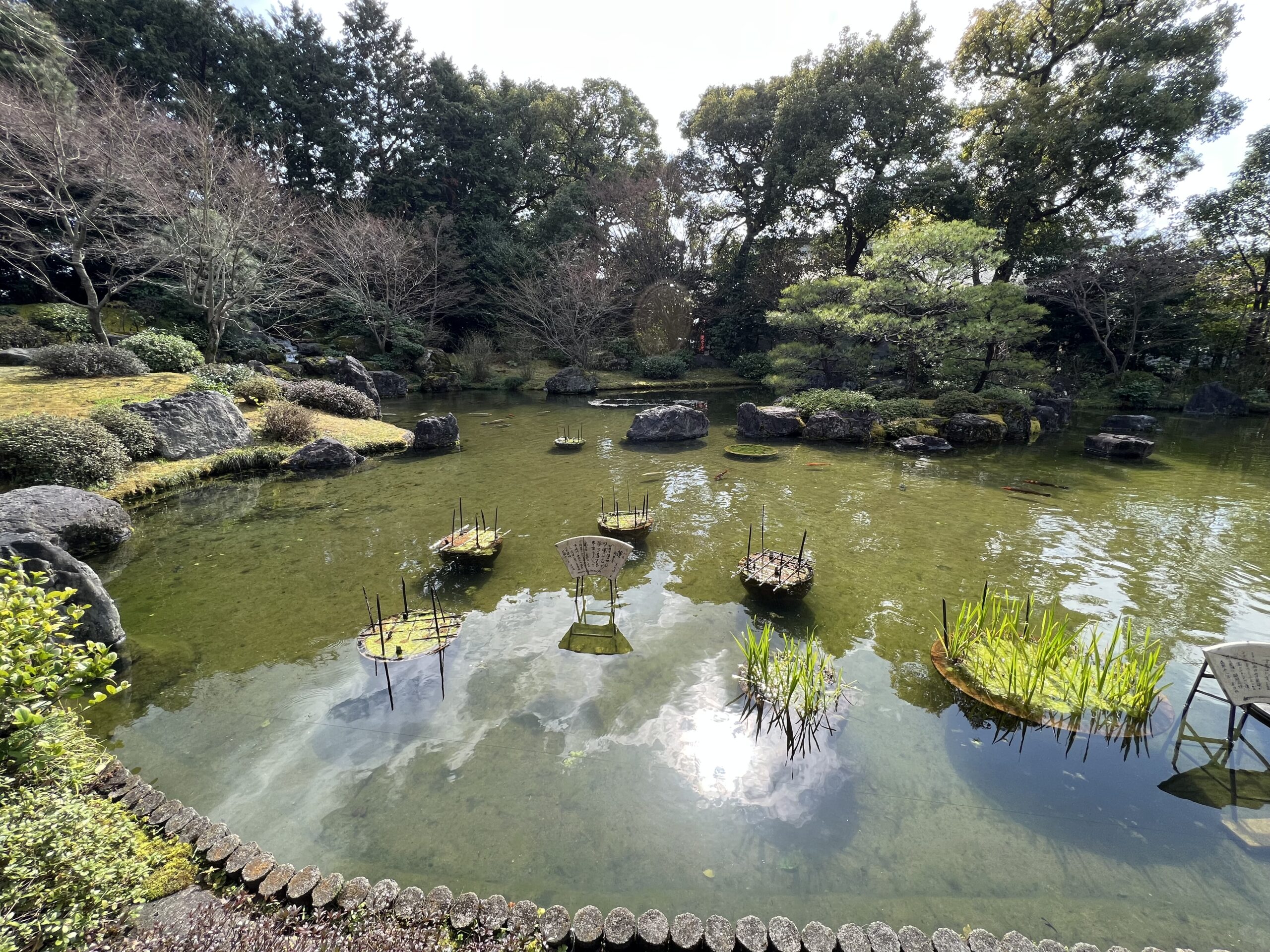 城南宮の庭園と池