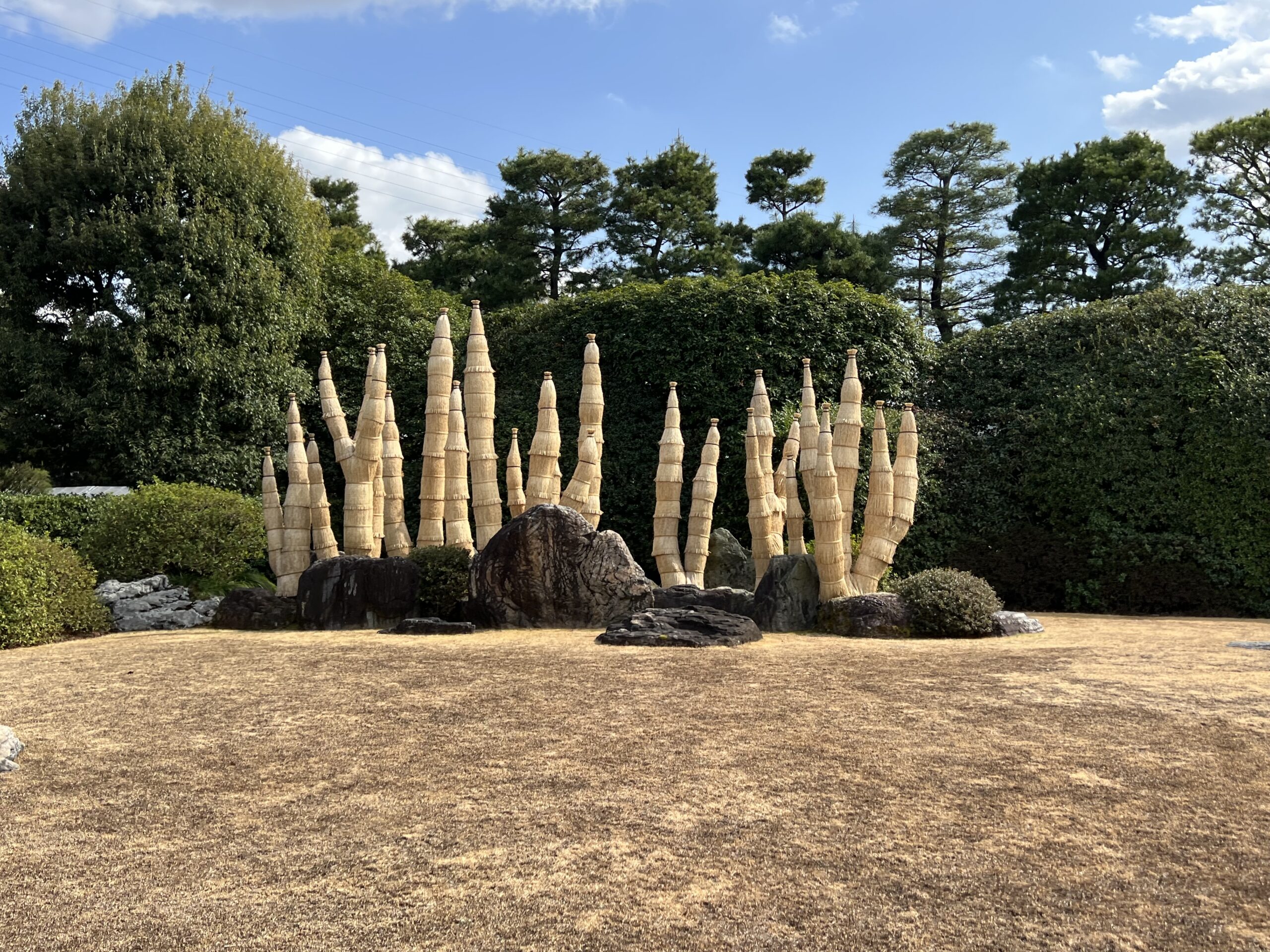 城南宮の庭園オブジェ