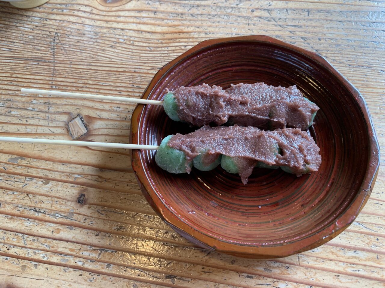 三輪の里 池側の知恵だんご