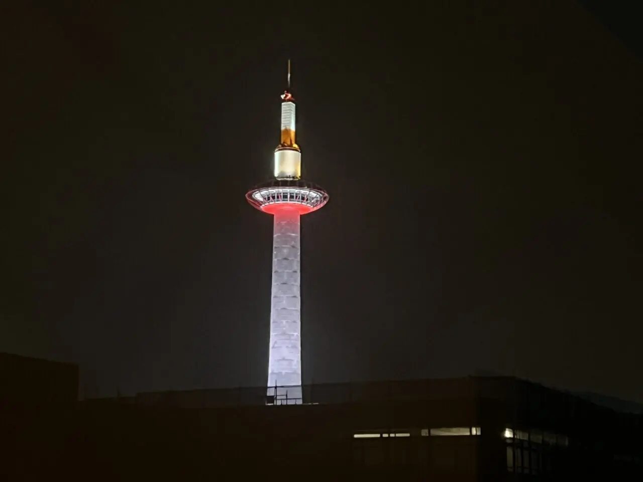 御宿 野乃京都七条の客室から見える京都タワーの夜景