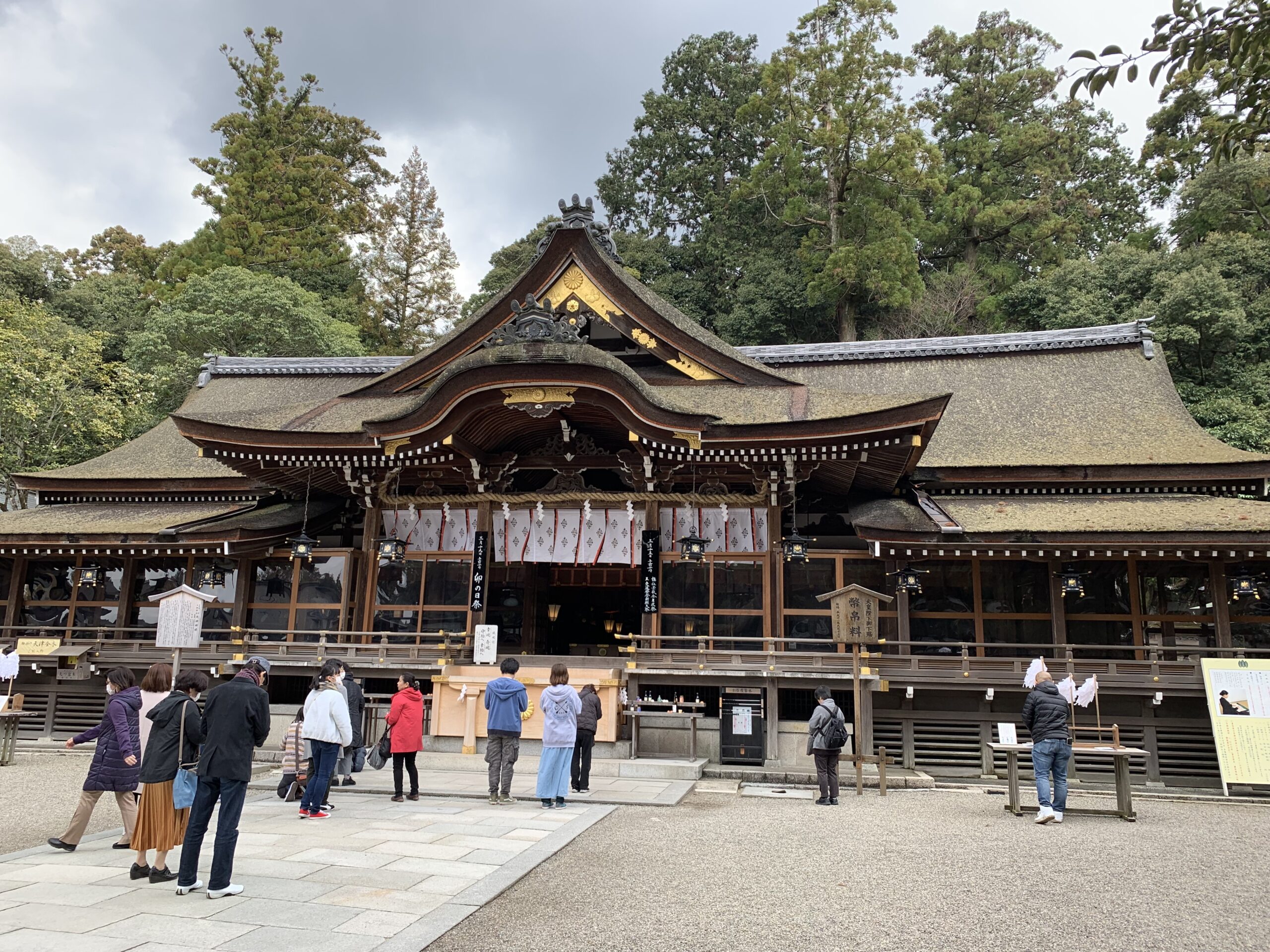 大神神社の拝殿（遠景）