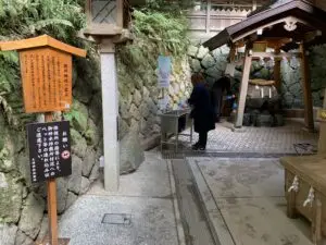 狭井神社の御神水（霊泉）