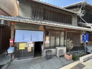 坂利太（サリータ）の外観と暖簾