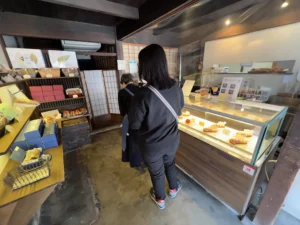 坂利太(サリータ)の店内ショーケース