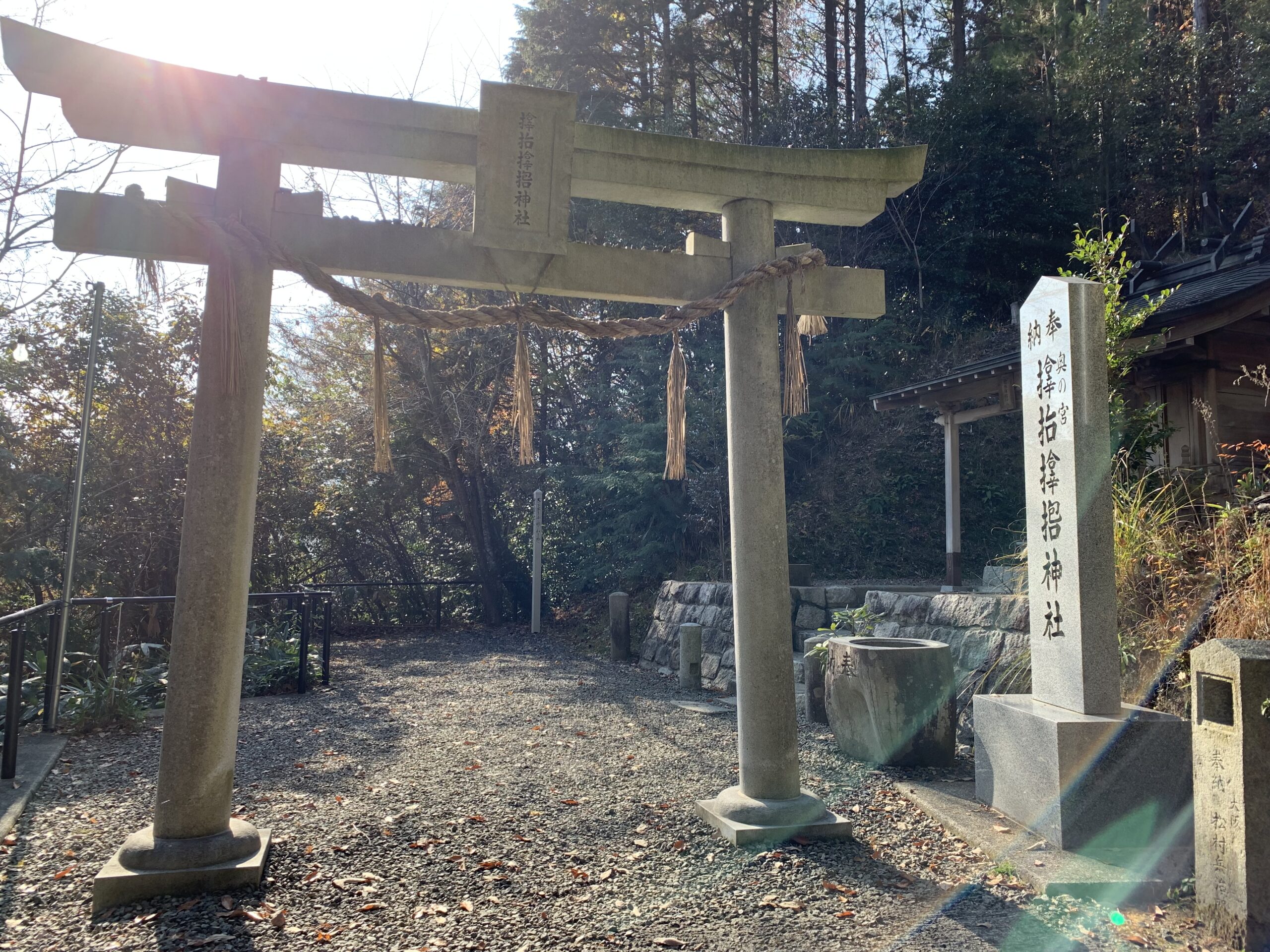 サムハラ神社 奥の宮の鳥居と社号標