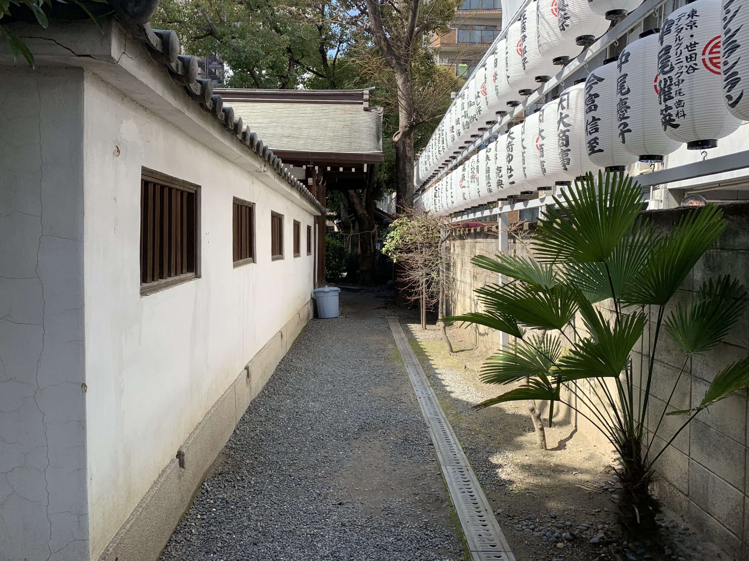 サムハラ神社 大阪 参道と提灯