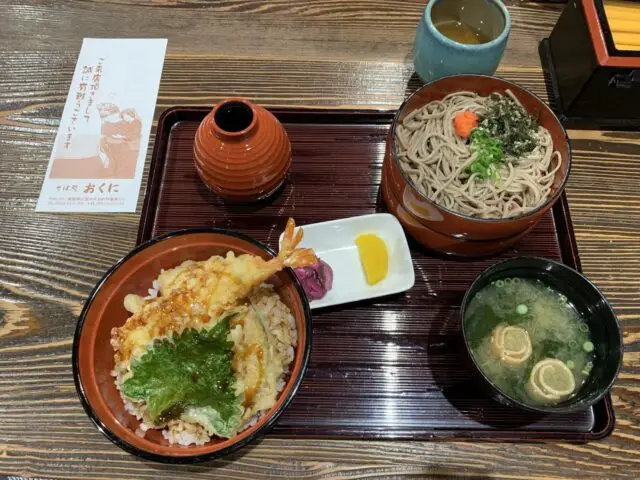 そば処おくに 天丼セット（天丼・割子そば・味噌汁）