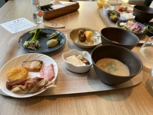 梅小路ポテル京都の朝食ブッフェ・トレー