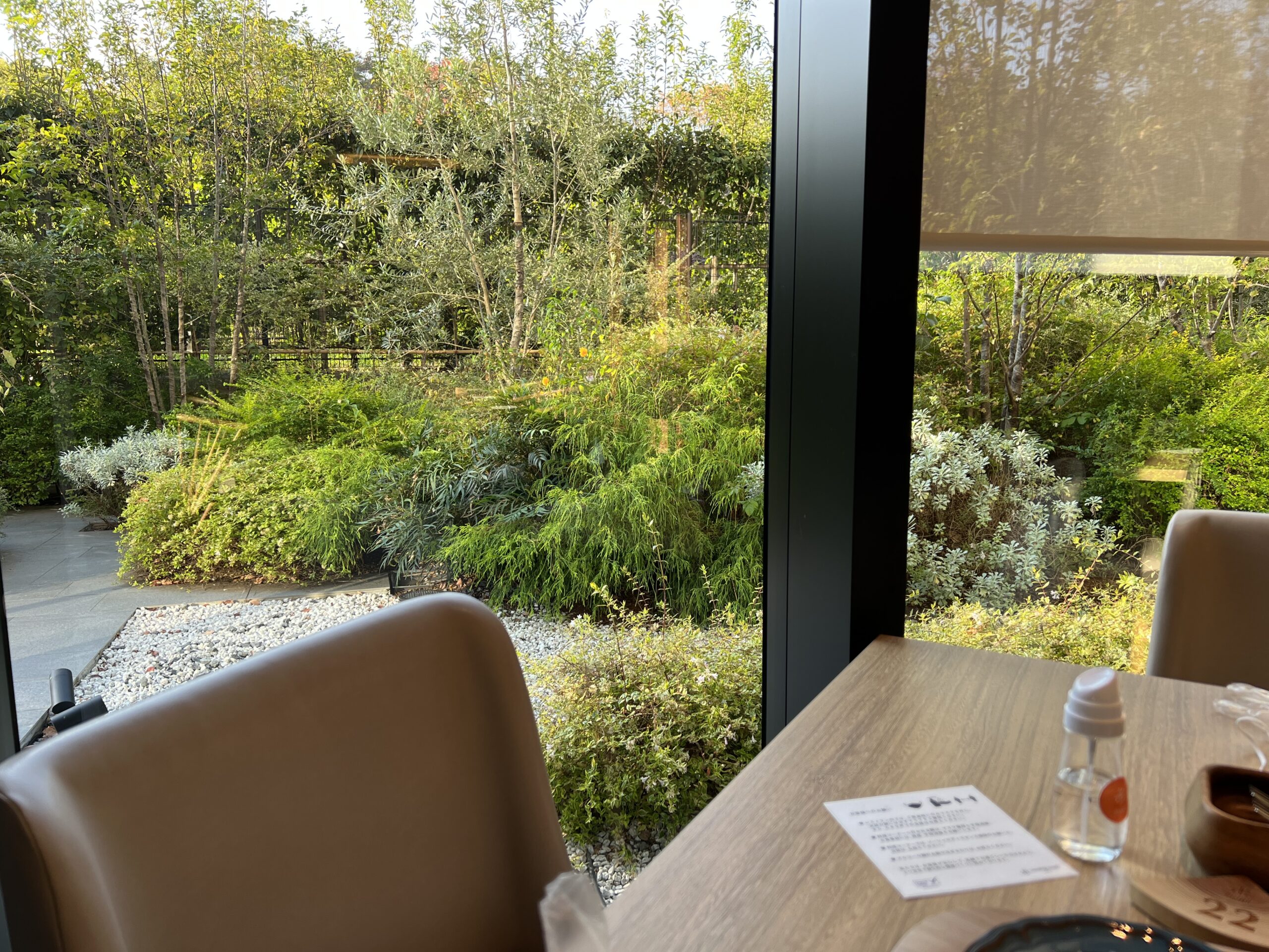 梅小路ポテル京都の朝食席から見た庭園