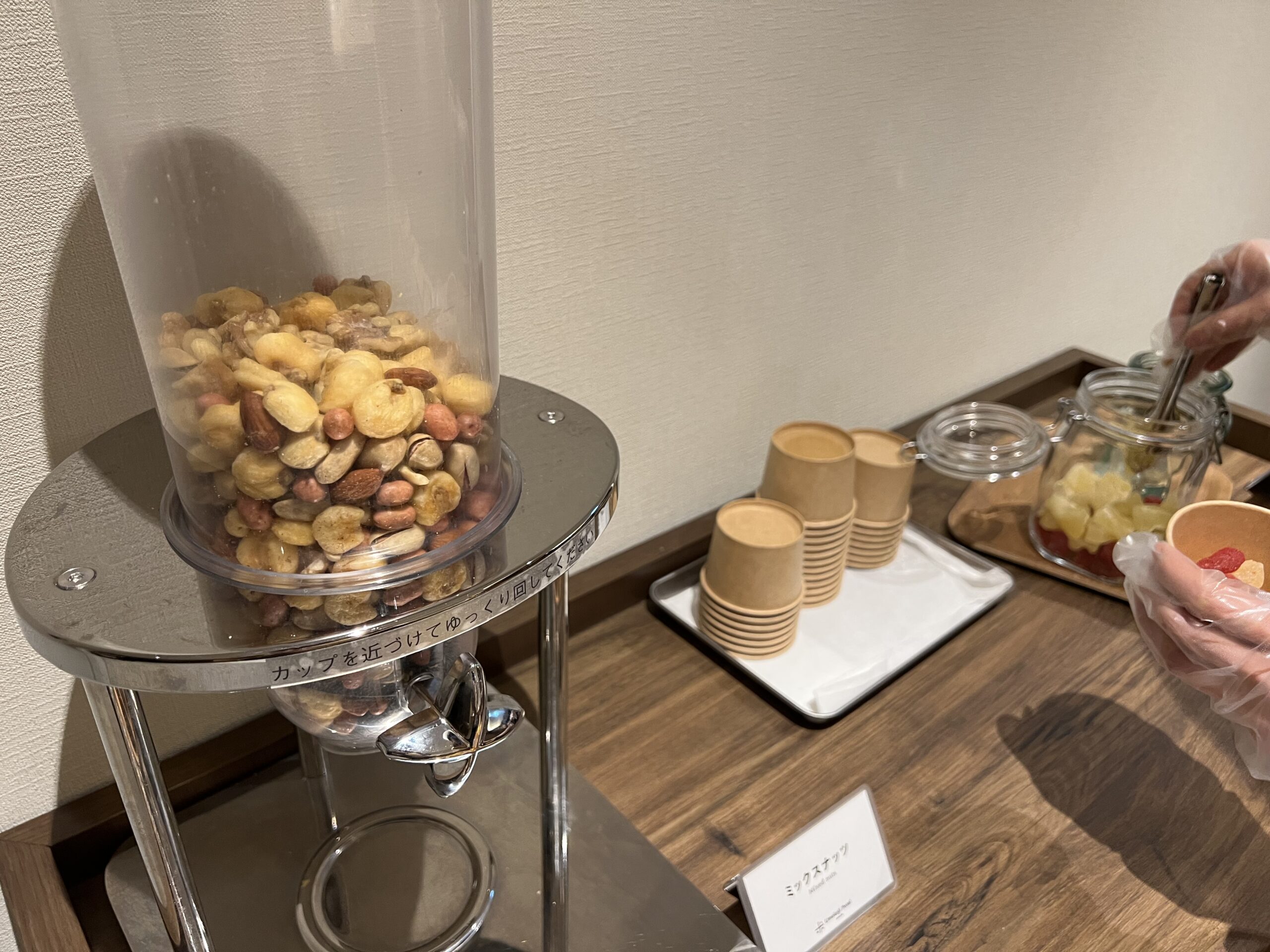 梅小路ポテル京都のナッツディスペンサー