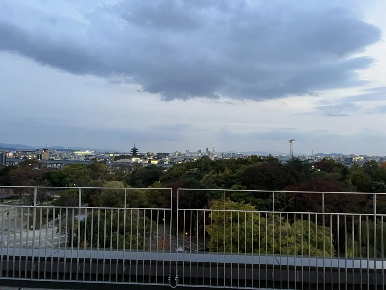 梅小路ポテル京都の屋上から見た夜景・五重塔