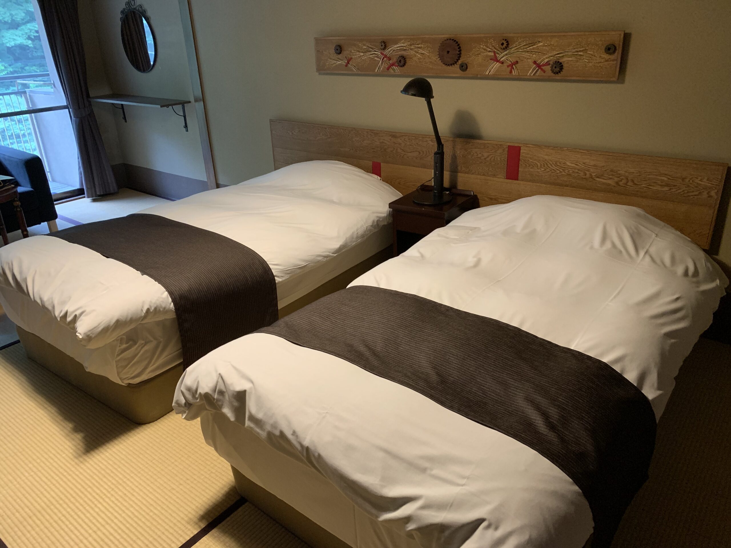 湯原温泉 八景の客室ツインベッド