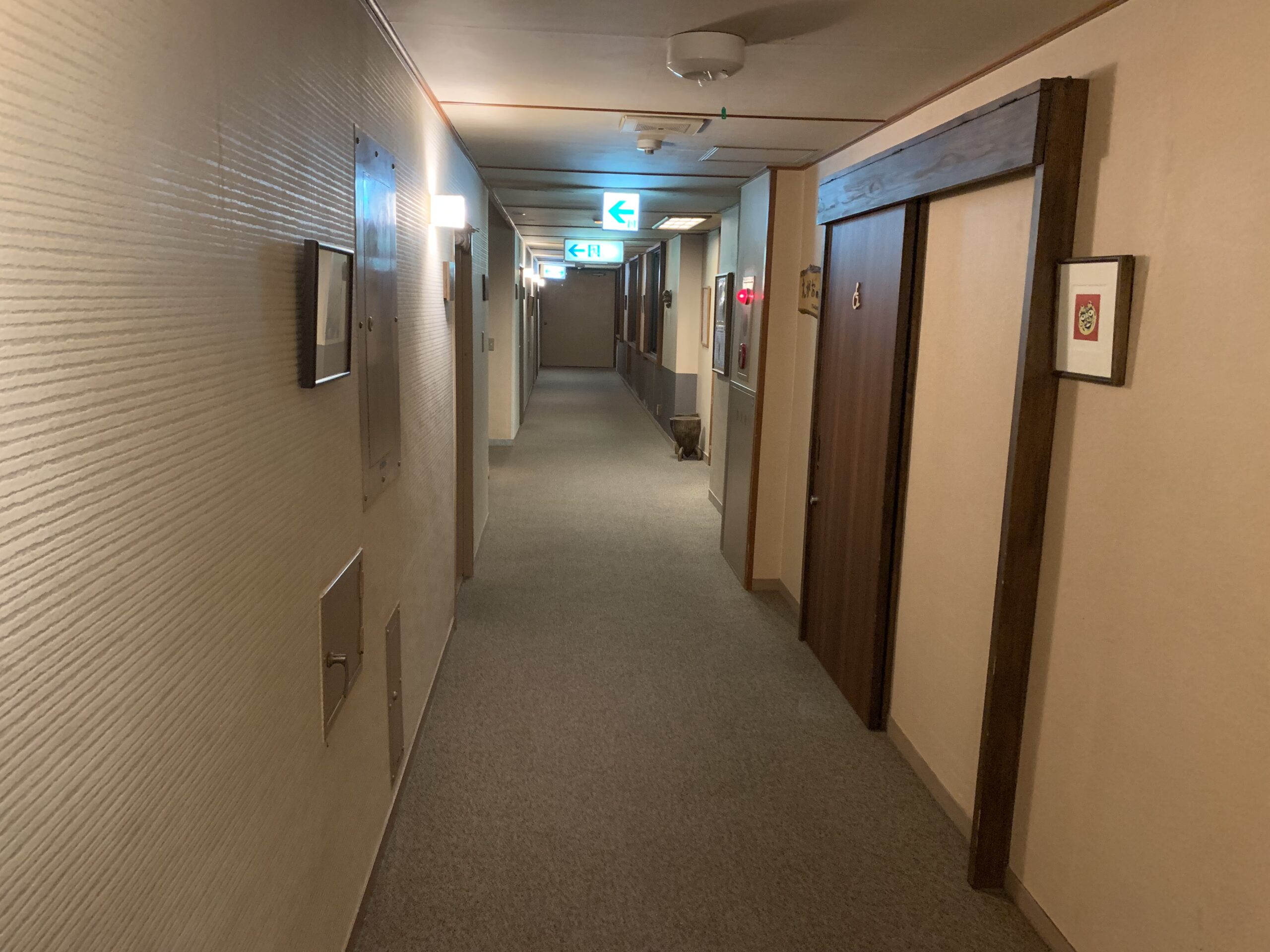 湯原温泉 八景の館内廊下