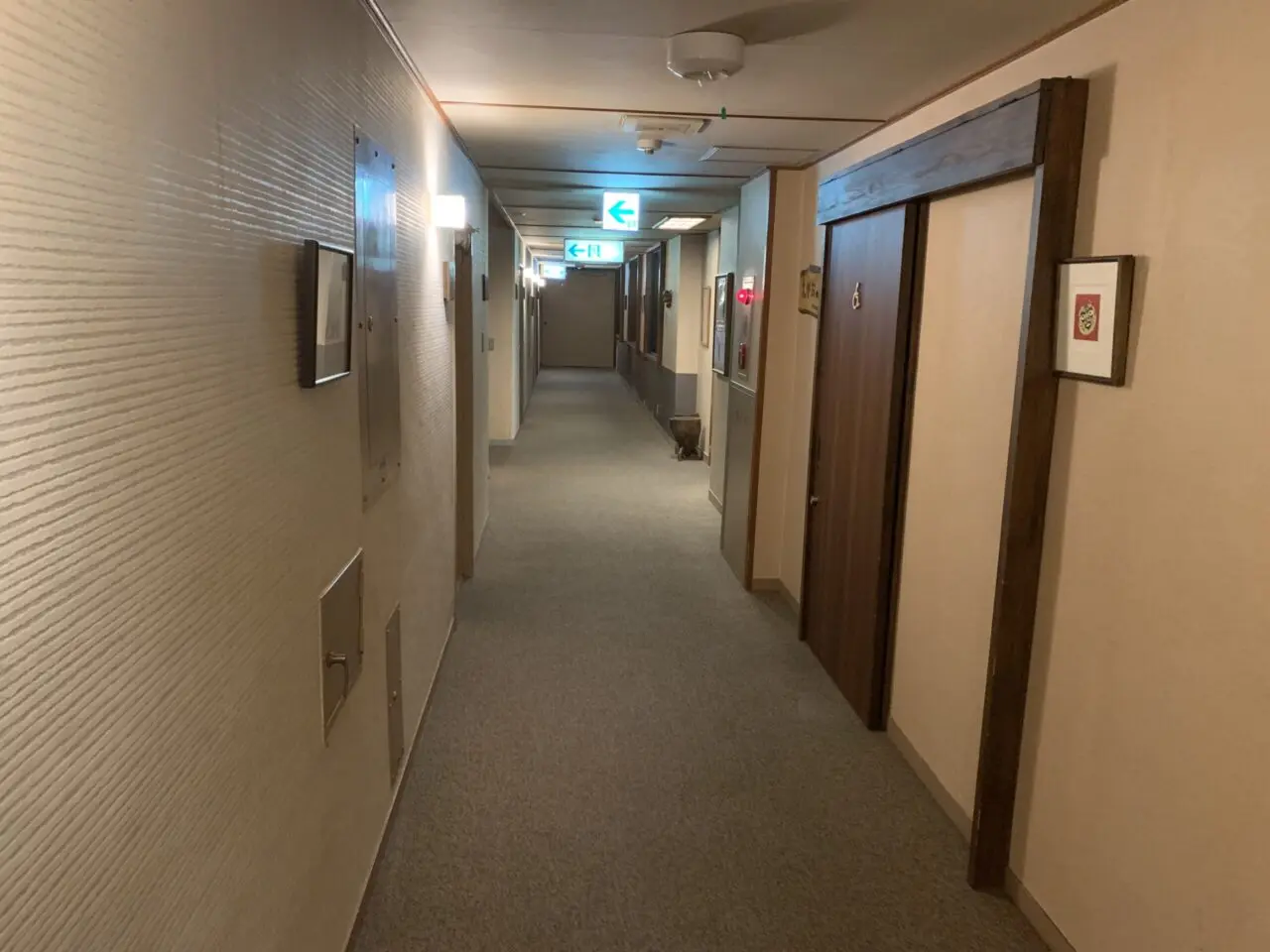 湯原温泉 八景の館内廊下