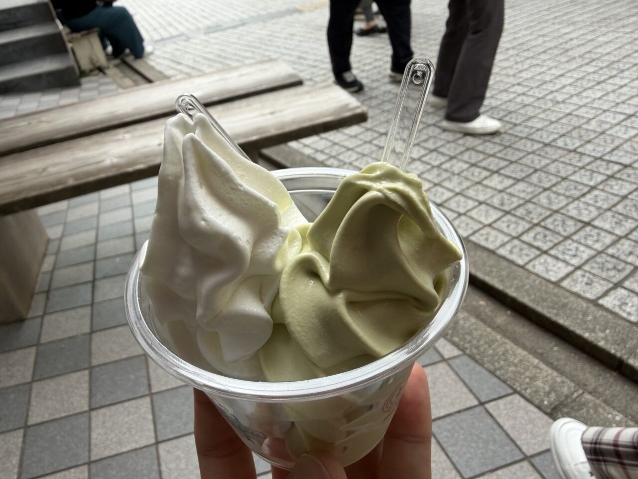 神戸六甲牧場 北野本店のミルクとピスタチオのソフトクリーム