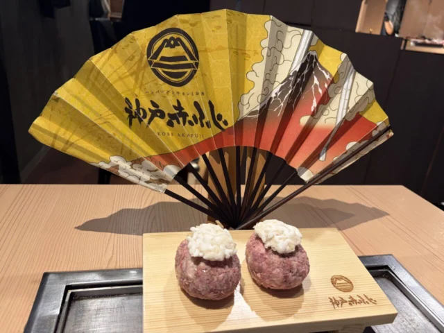神戸赤ふじ ミント神戸店のテーブル席