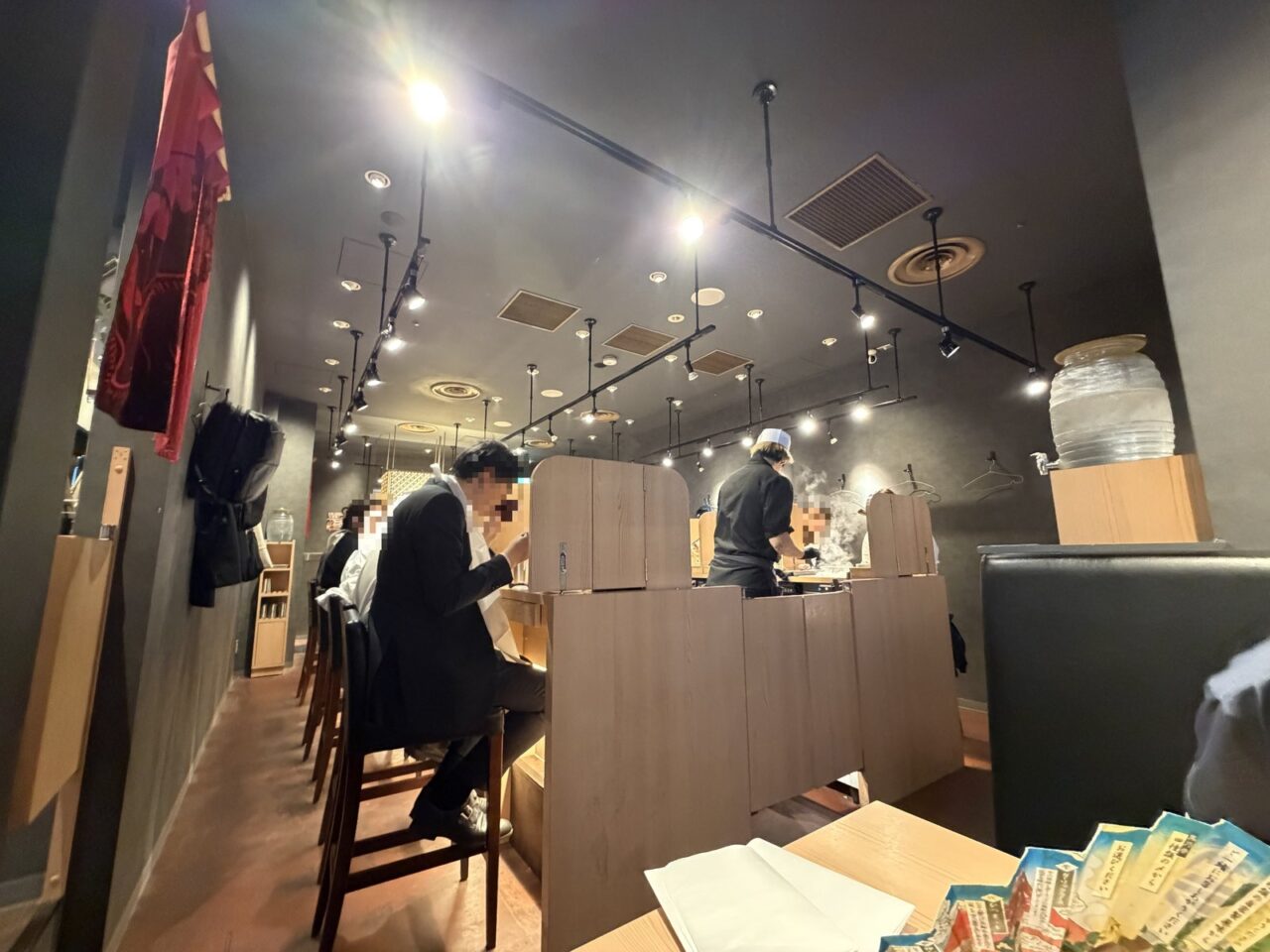 神戸赤ふじ ミント神戸店の店内