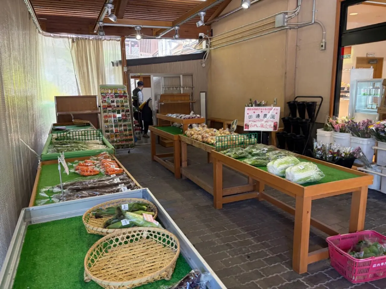 道の駅宿場町ひらふくの直売所に並ぶ地元野菜