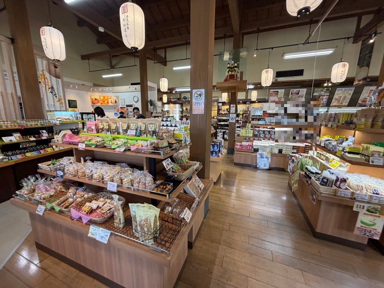 道の駅 清流茶屋かわはらの店内1
