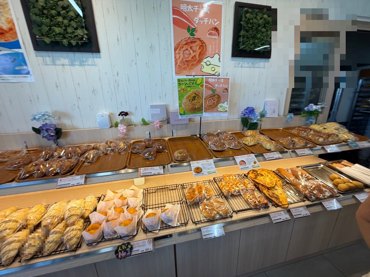 道の駅 清流茶屋かわはらの店内2