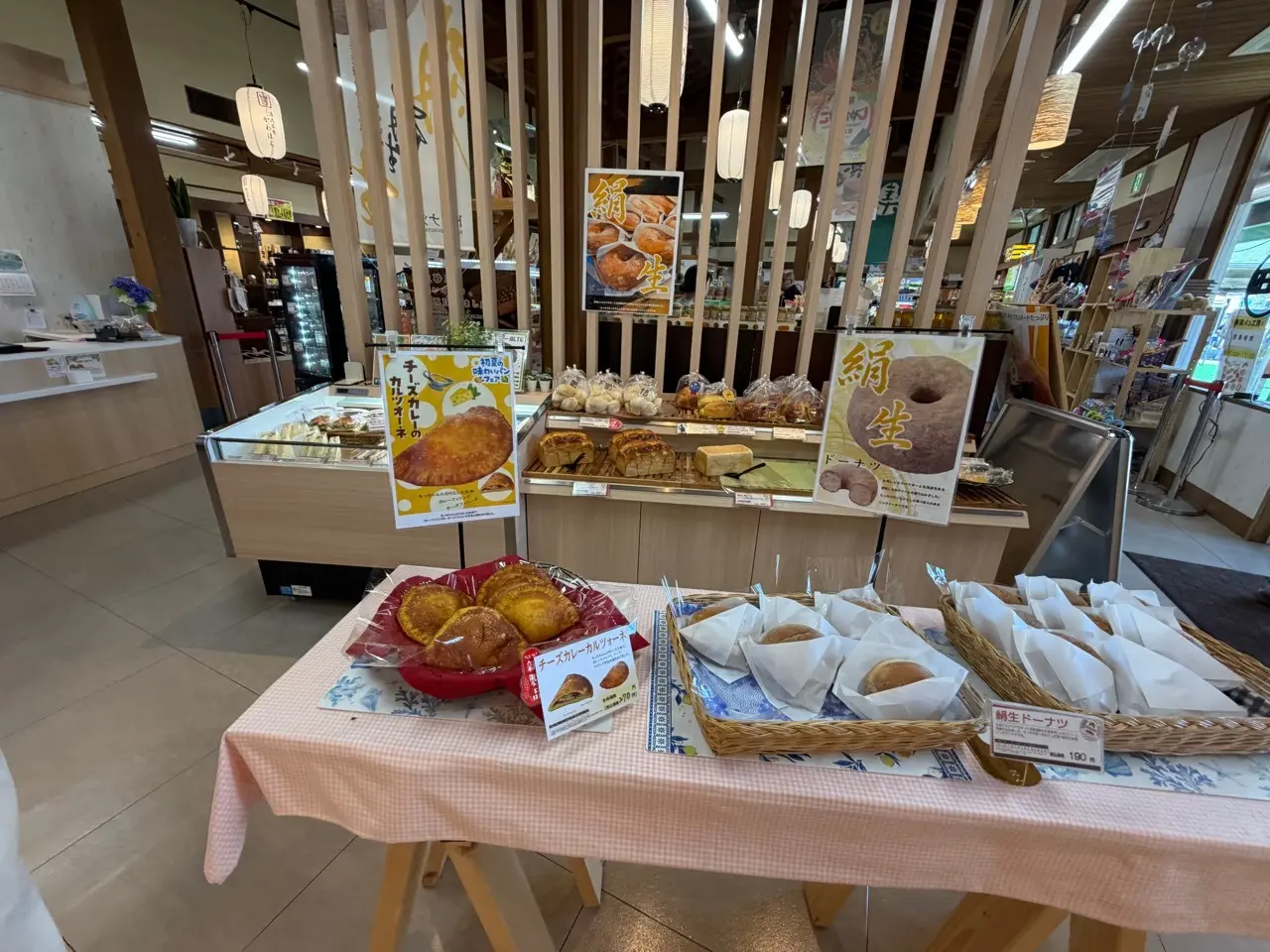 道の駅 清流茶屋かわはらの店内3