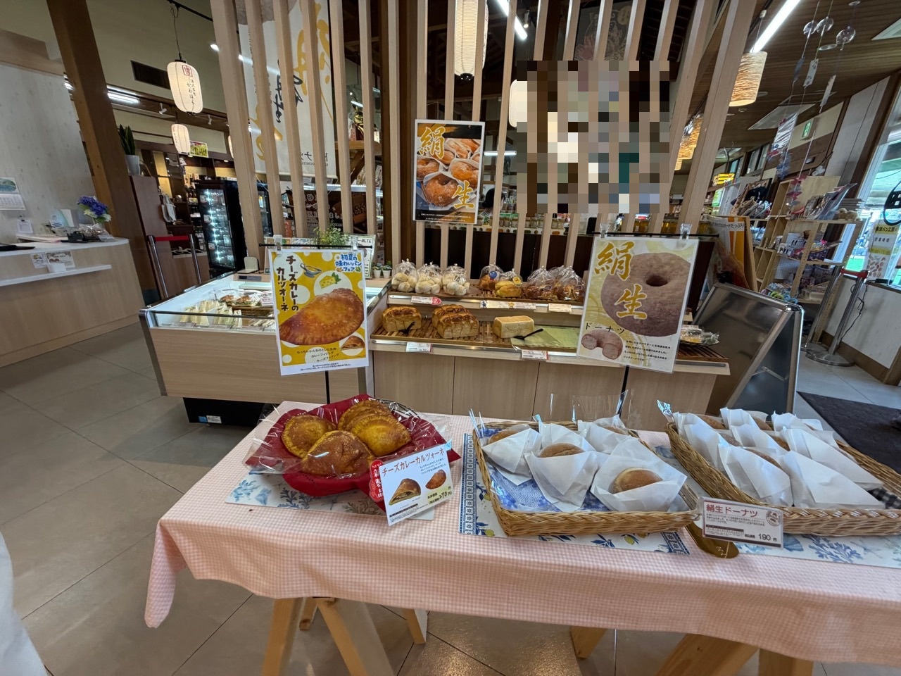道の駅 清流茶屋かわはらの店内3