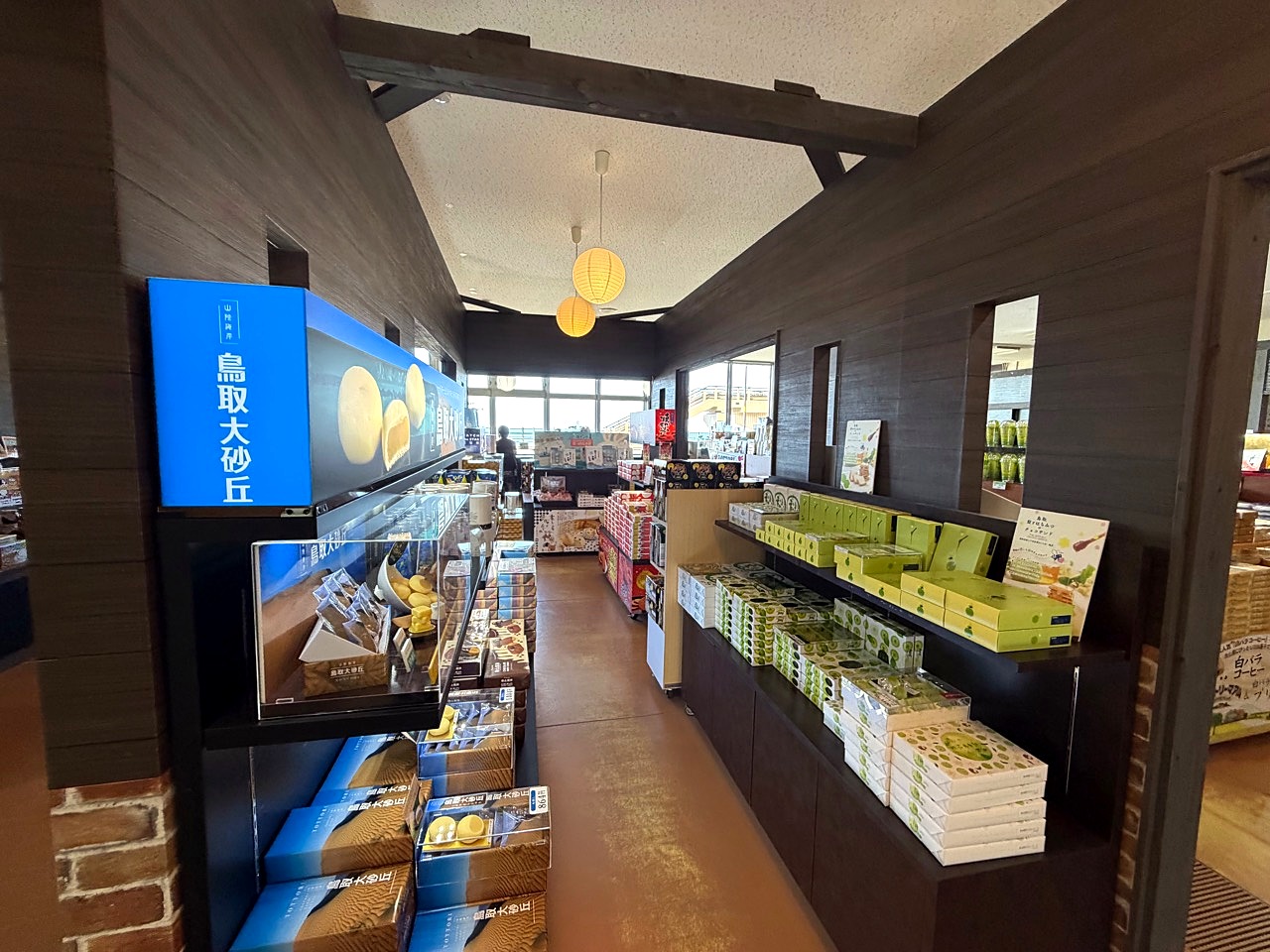 道の駅 神話の里 白うさぎの店内1
