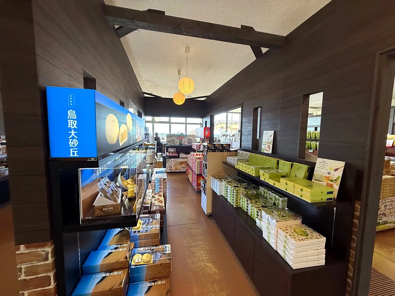 道の駅 神話の里 白うさぎの店内1