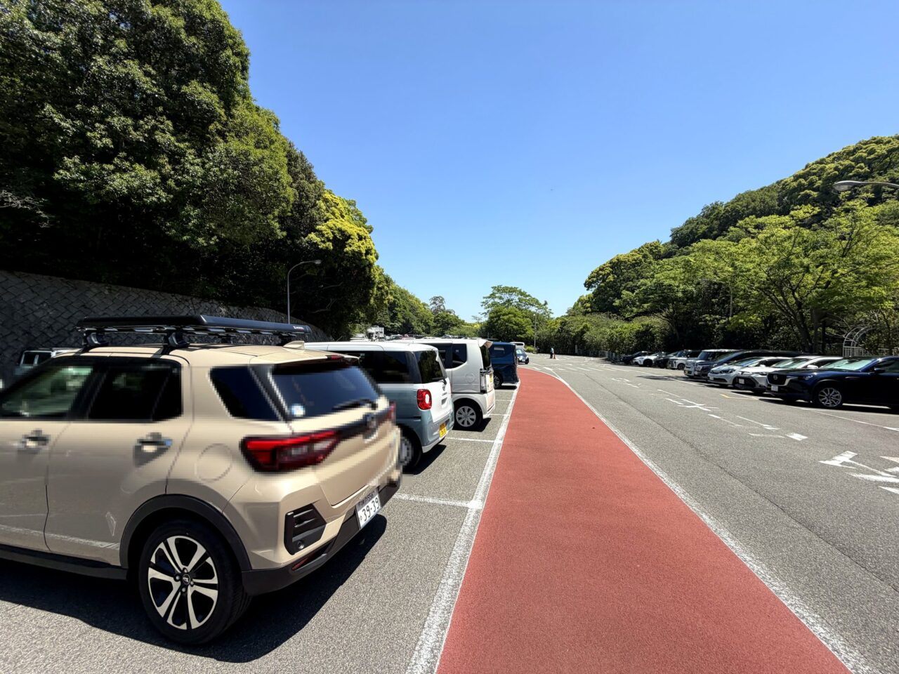 須磨離宮公園の駐車場通路