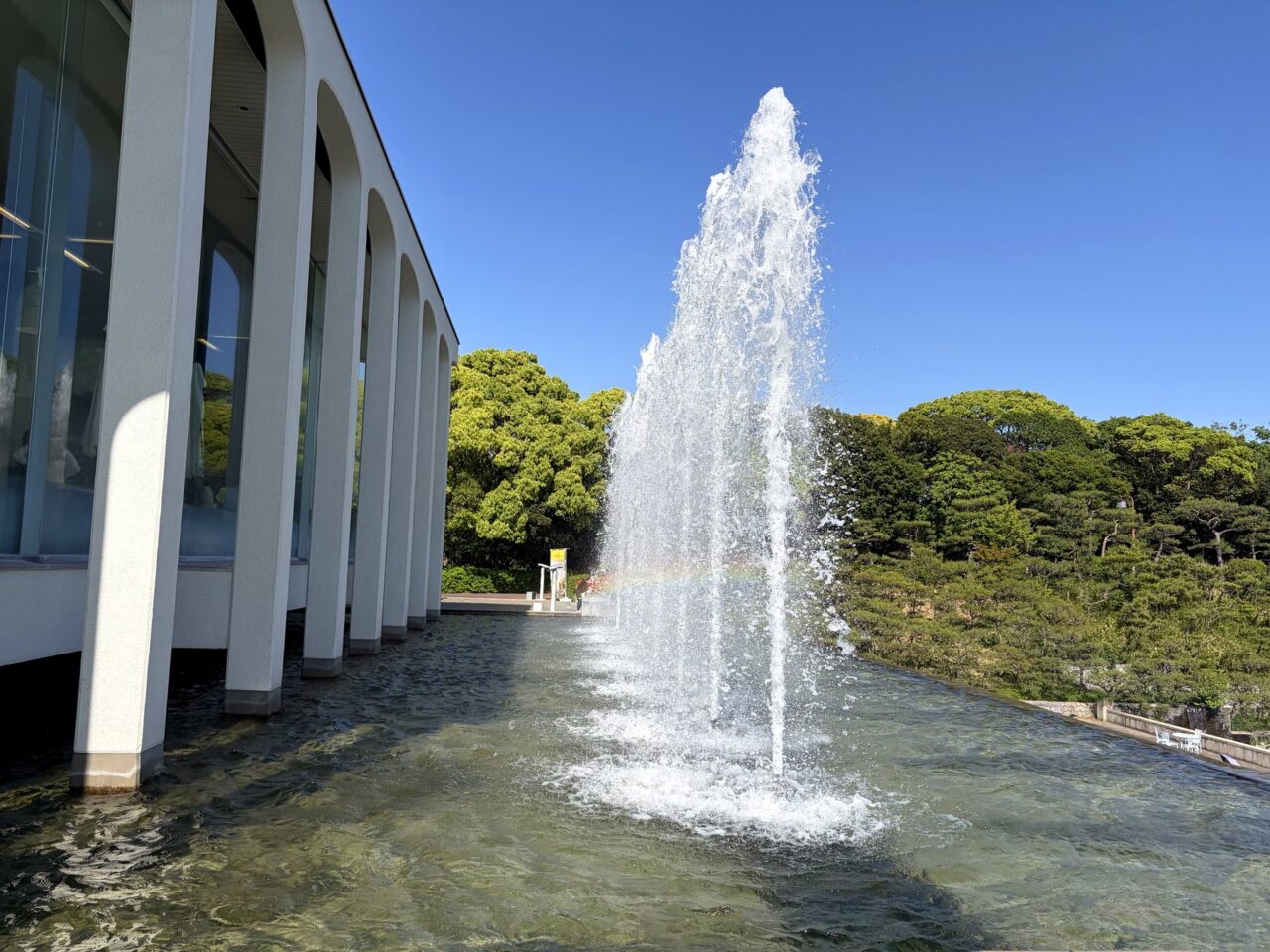 須磨離宮公園の噴水と本館