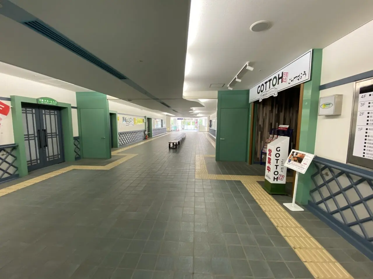 きびプラザ内通路とGOTTOH入口方向