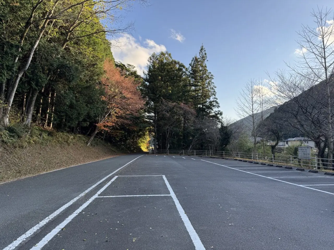 頭之宮四方神社近くの駐車区画