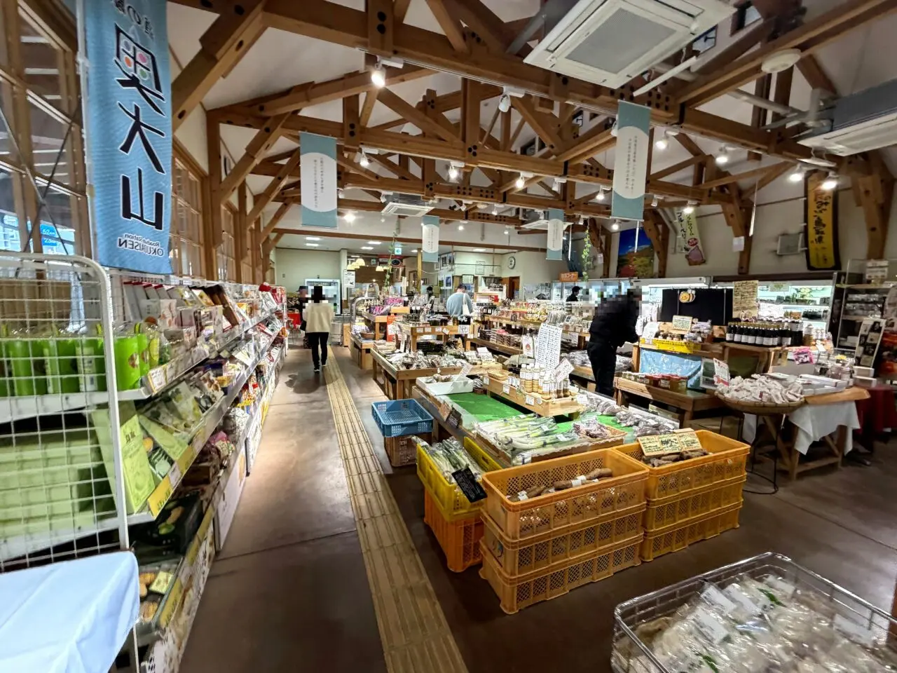 道の駅 奥大山の売店棚