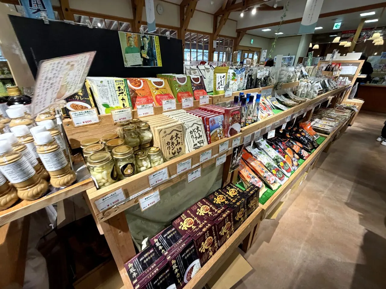 道の駅 奥大山の店内商品棚