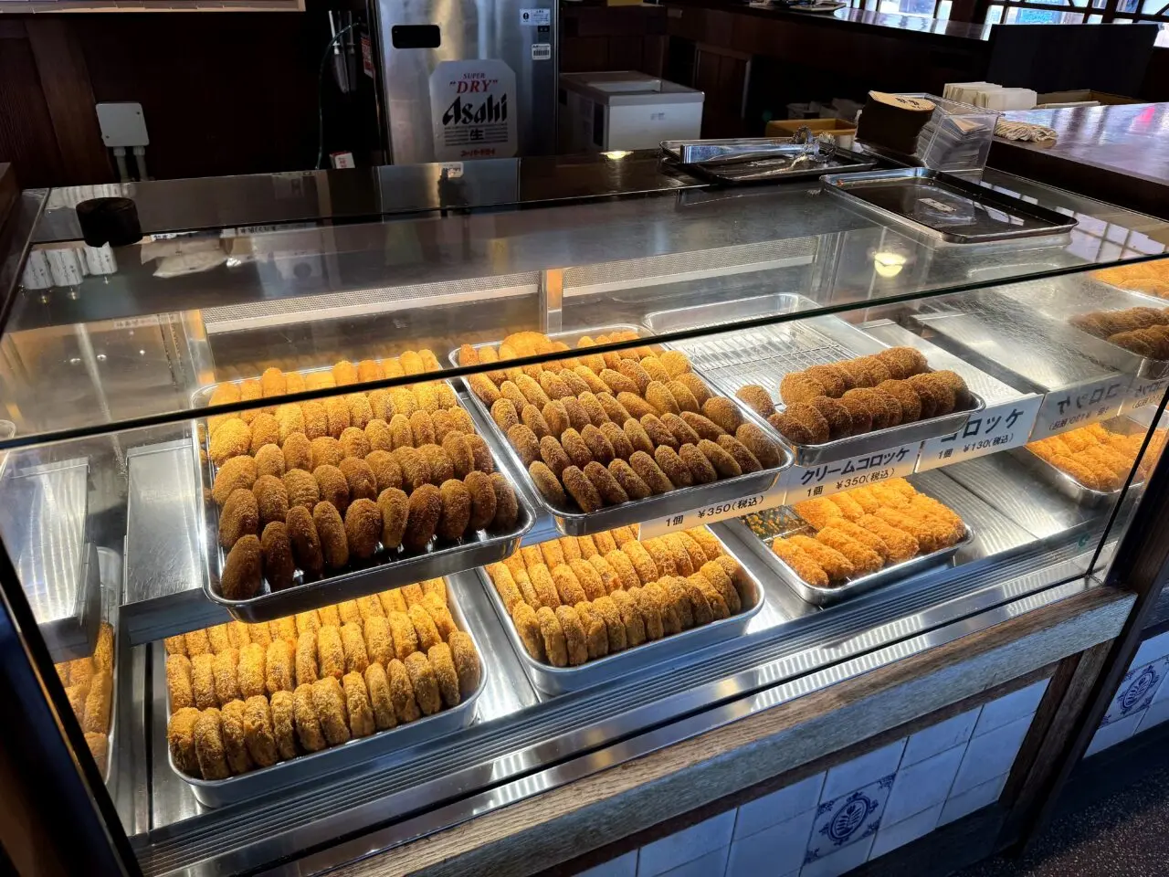おかげ横丁 豚捨の店頭惣菜ケース