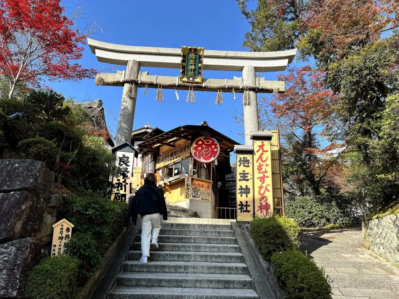 地主神社の外観1