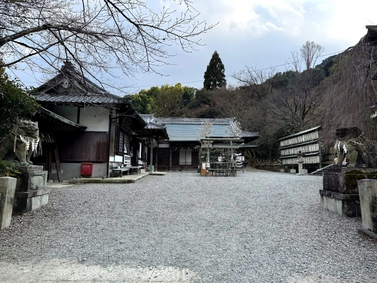 京都 大石神社 山科 忠臣蔵 宝物殿 駐車場の外観1