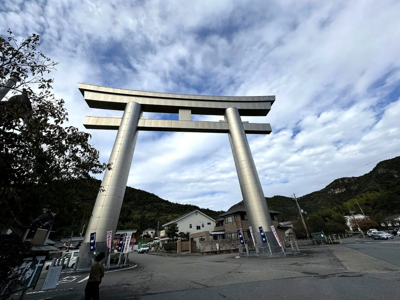 鹿嶋神社のチタン大鳥居入口で最初に見える大きな鳥居