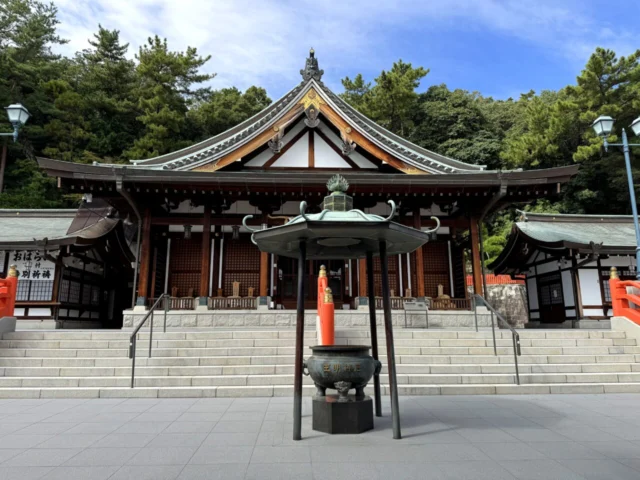 門戸厄神東光寺の本堂正面