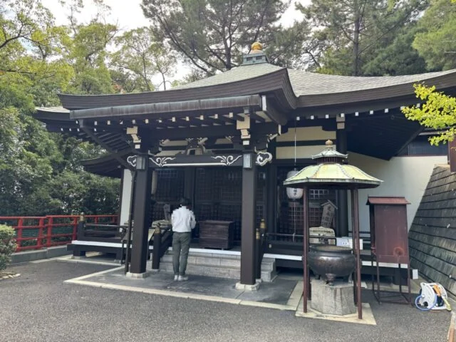 門戸厄神東光寺の大師堂外観