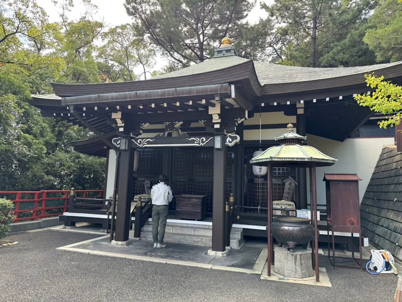門戸厄神東光寺の大師堂外観