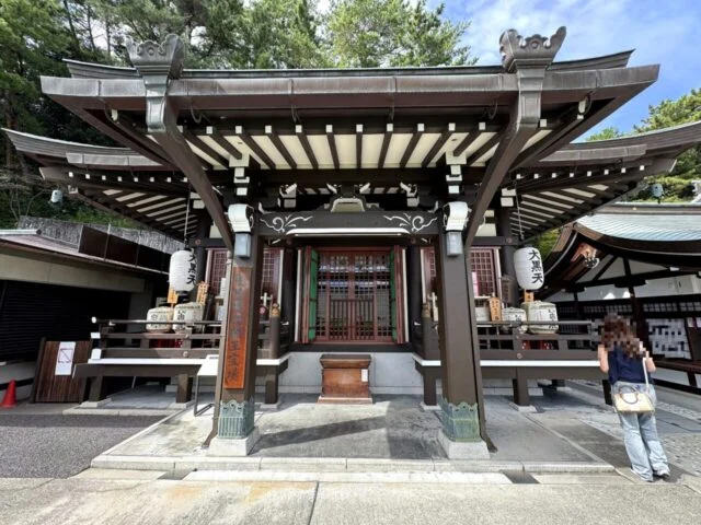門戸厄神東光寺境内の小堂正面